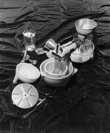 Electric mixer display [Library of Congress LC-H814-2247-024]